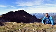 73 In vetta a Cima di Lemma (2348 m) con vista verso il Pizzo Scalae Alpi Retiche